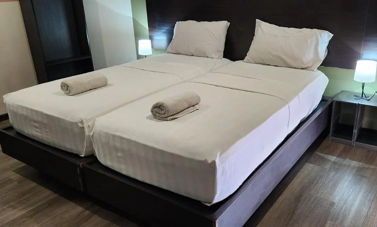 Lorenzzo Suites Hotel Makati Makati City