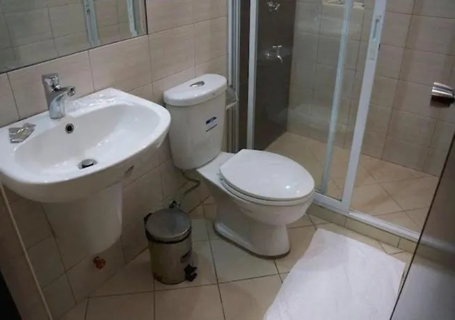 Lorenzzo Suites Hotel Makati Makati City