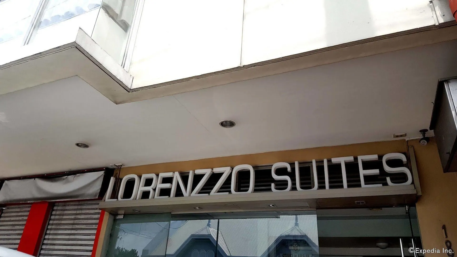 Lorenzzo Suites Hotel Makati Makati City