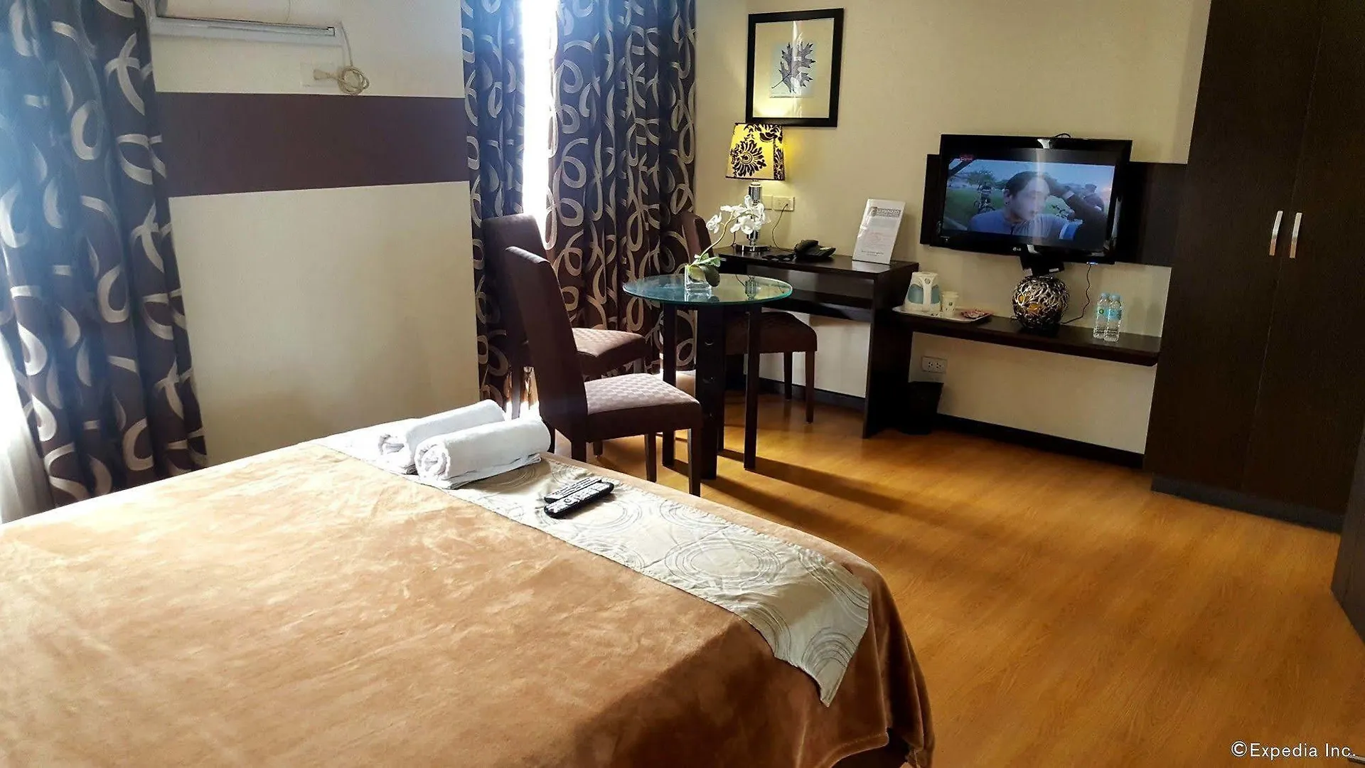 Lorenzzo Suites Hotel Makati Manila