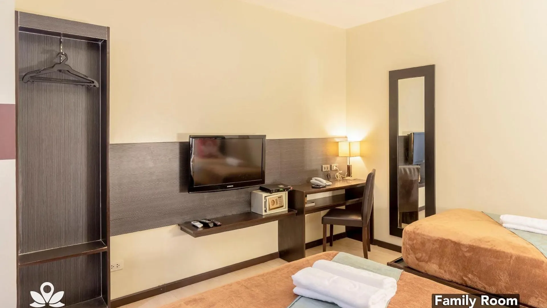 Lorenzzo Suites Hotel Makati Makati City