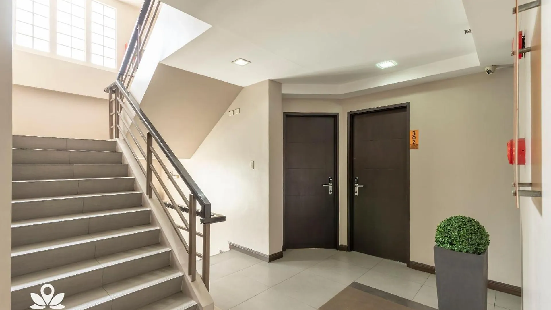 Lorenzzo Suites Hotel Makati Makati City