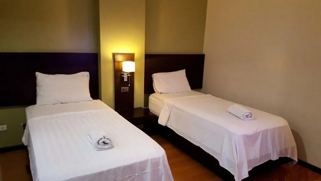 Lorenzzo Suites Hotel Makati Makati City