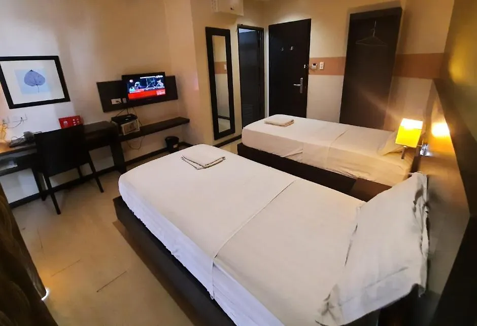 Lorenzzo Suites Hotel Makati Makati City