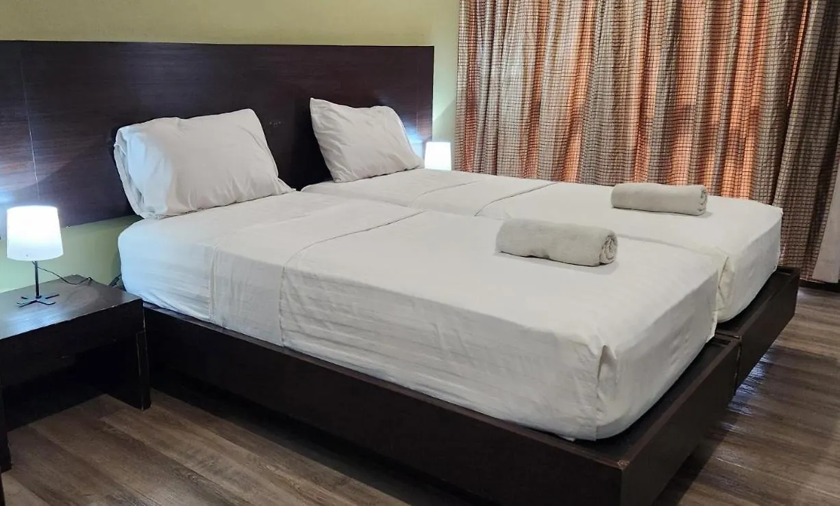 Lorenzzo Suites Hotel Makati Makati City 2*,
