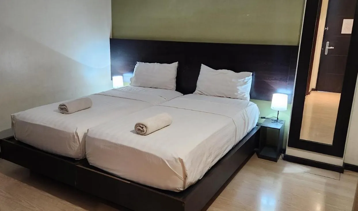 Lorenzzo Suites Hotel Makati Makati City