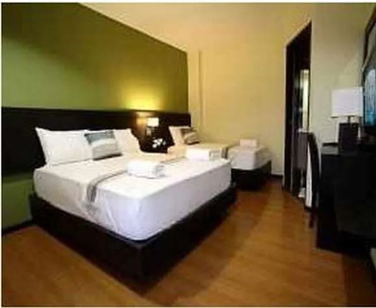 **  Lorenzzo Suites Hotel Makati Makati City Philippines
