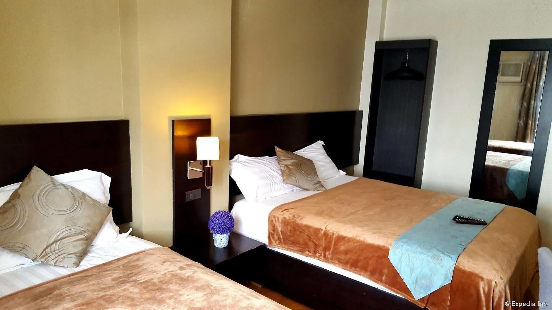 Lorenzzo Suites Hotel Makati Makati City 2*,